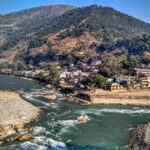 कैसे आपस में मिलती हैं दो अलग रंगों की नदियां!